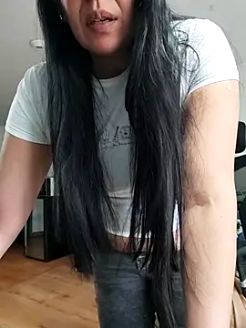 aisha latina online show from June 2026 01:56:01 PM