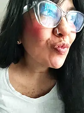 aisha latina online show from July 2026 02:24:01 PM