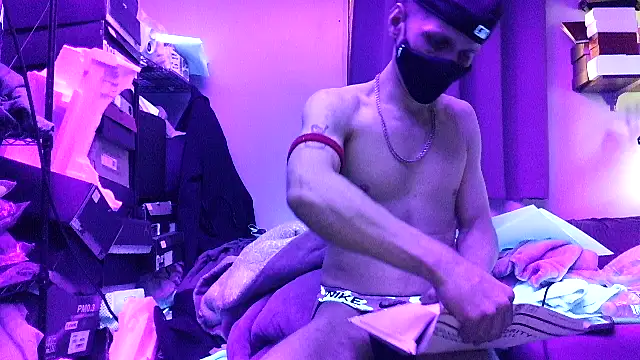 Cloudd Kingg Iceyyy online show from May 2026 05:00:01 PM