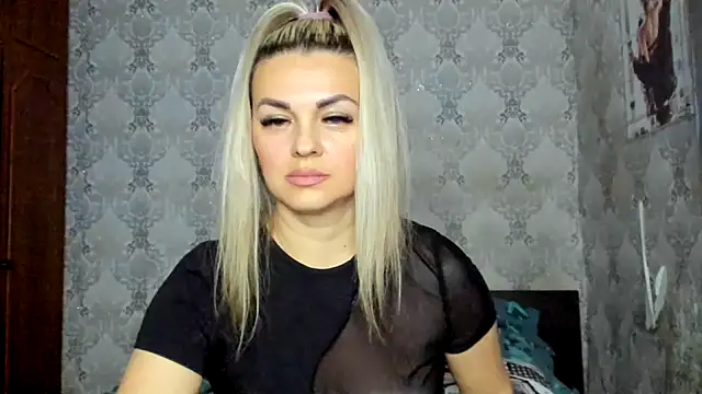 Snapshot of NicoletMoore chatting on January 2025 08:42:01 PM NicoletMoore online show from January 2025 08:42:01 PM