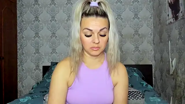 Snapshot of NicoletMoore chatting on January 2025 08:33:01 PM NicoletMoore online show from January 2025 08:33:01 PM