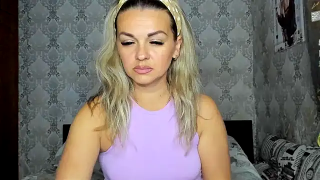 Snapshot of NicoletMoore chatting on September 2025 07:16:01 PM NicoletMoore online show from September 2025 07:16:01 PM