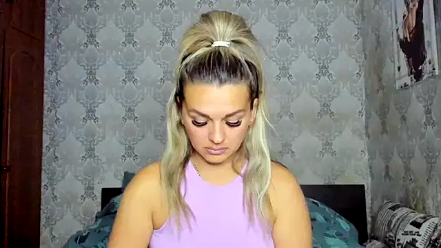 Snapshot of NicoletMoore chatting on October 2025 07:36:01 PM NicoletMoore online show from October 2025 07:36:01 PM