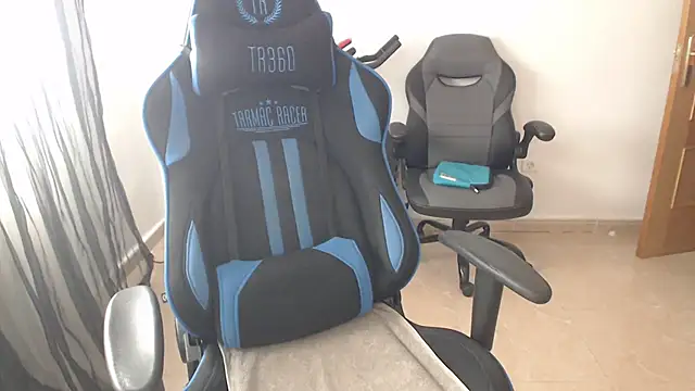 Snapshot of LARACRUZ30 chatting on March 2026 07:19:01 AM LARACRUZ30 online show from March 2026 07:19:01 AM