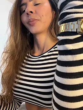 Snapshot of RouseColins chatting on September 2025 06:19:02 PM RouseColins online show from September 2025 06:19:02 PM