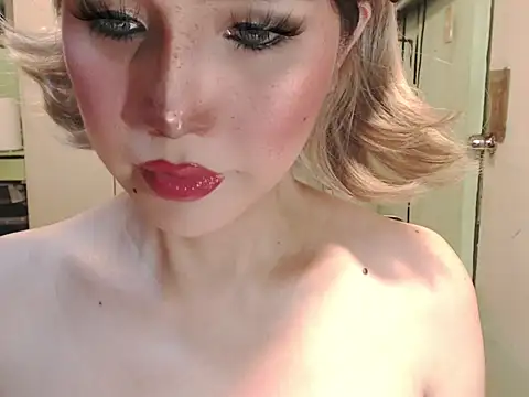 Ezradeliciosa online show from May 2026 01:43:02 AM
