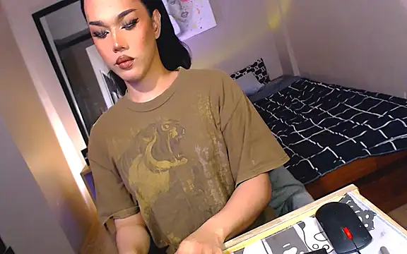 Snapshot of Ur_temptress_sam chatting on March 2025 06:23:02 PM Ur temptress sam online show from March 2025 06:23:02 PM