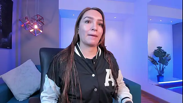 miataylorr1 online show from November 2025 12:07:02 PM