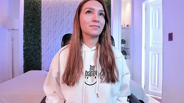 miataylorr1 online show from December 2025 12:43:02 PM