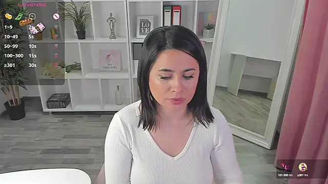 Snapshot of EmaBrownie chatting on January 2025 08:21:01 PM EmaBrownie online show from January 2025 08:21:01 PM