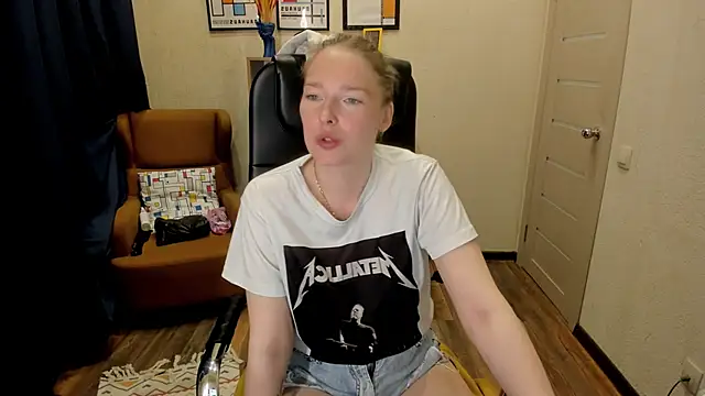  fiona Love online show from May 2026 08:06:01 PM