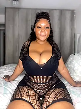 Snapshot of Hyra_Ari chatting on December 2025 08:28:02 PM Hyra Ari online show from December 2025 08:28:02 PM