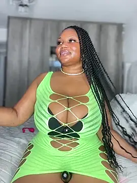 Snapshot of Hyra_Ari chatting on December 2025 02:00:02 PM Hyra Ari online show from December 2025 02:00:02 PM