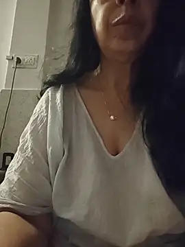 Susannemilf online show from April 2026 02:07:02 PM