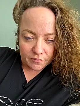 julimonroe online show from February 2026 07:00:02 PM