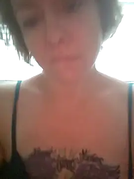 Snapshot of julimonroe chatting on April 2026 12:19:02 PM julimonroe online show from April 2026 12:19:02 PM