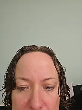 Snapshot of julimonroe chatting on May 2026 08:14:02 PM julimonroe online show from May 2026 08:14:02 PM