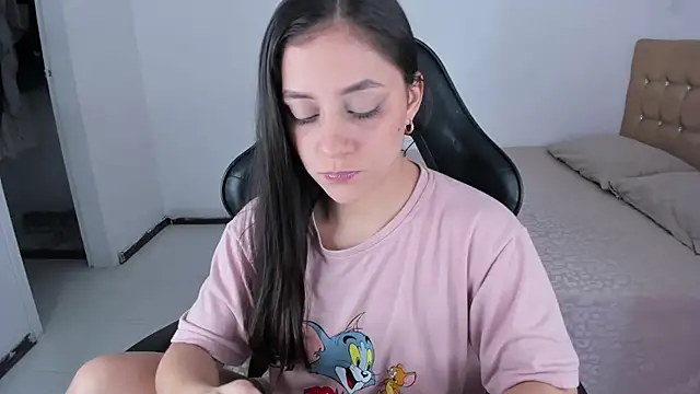 EmmaGrace1999 online show from October 2025 04:50:01 PM