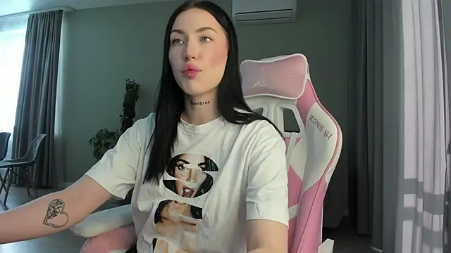 JenniferQueen11 online show from February 2025 08:22:02 AM