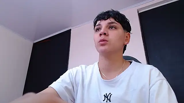 bad giirl  online show from December 2024 04:38:02 PM