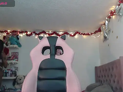 Snapshot of Harmonie_brown chatting on February 2025 03:56:01 AM Harmonie brown online show from February 2025 03:56:01 AM