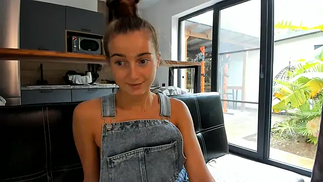 Snapshot of ElizSweet chatting on November 2025 08:46:01 AM ElizSweet online show from November 2025 08:46:01 AM