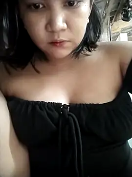 Snapshot of milkytitsmom4u chatting on October 2025 12:27:01 AM milkytitsmom4u online show from October 2025 12:27:01 AM