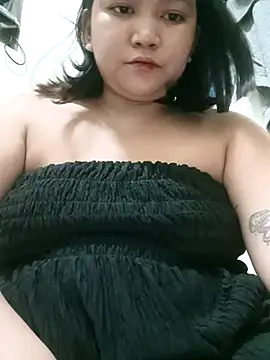 Snapshot of milkytitsmom4u chatting on December 2025 05:54:02 PM milkytitsmom4u online show from December 2025 05:54:02 PM