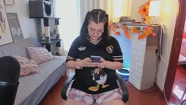 HunnyyLove online show from September 2025 04:39:01 PM