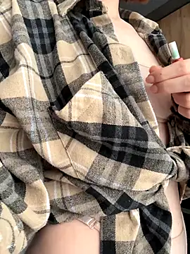 Camilla Railian online show from September 2025 12:21:02 PM