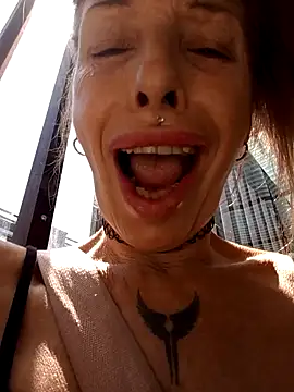 Snapshot of FrozenWaffle chatting on February 2026 03:19:01 PM FrozenWaffle online show from February 2026 03:19:01 PM