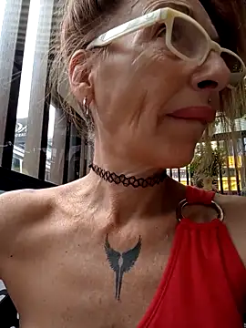 Snapshot of FrozenWaffle chatting on April 2026 02:47:02 PM FrozenWaffle online show from April 2026 02:47:02 PM