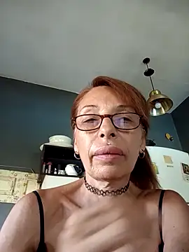 Snapshot of FrozenWaffle chatting on April 2026 02:15:01 PM FrozenWaffle online show from April 2026 02:15:01 PM