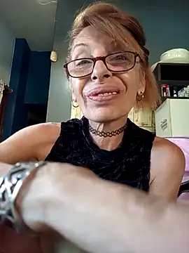 Snapshot of FrozenWaffle chatting on April 2026 04:55:02 PM FrozenWaffle online show from April 2026 04:55:02 PM