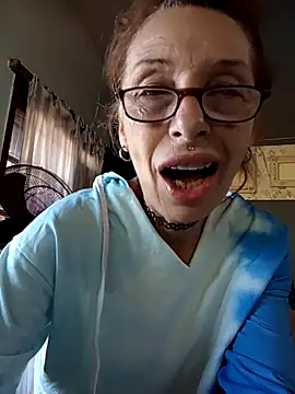 Snapshot of FrozenWaffle chatting on April 2026 02:44:01 PM FrozenWaffle online show from April 2026 02:44:01 PM