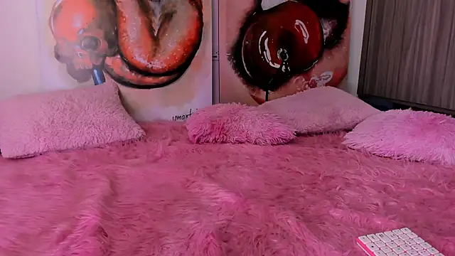 sofiaa snoww online show from December 2024 09:15:01 PM