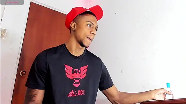 Snapshot of YeremiBrowm chatting on December 2024 08:01:02 PM YeremiBrowm online show from December 2024 08:01:02 PM