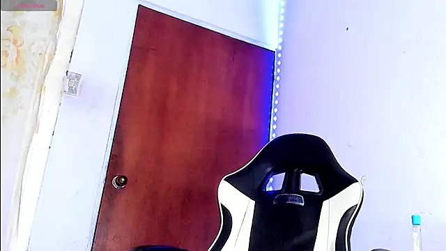 Snapshot of YeremiBrowm chatting on December 2024 11:49:02 PM YeremiBrowm online show from December 2024 11:49:02 PM