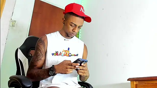 Snapshot of YeremiBrowm chatting on January 2025 09:42:02 PM YeremiBrowm online show from January 2025 09:42:02 PM