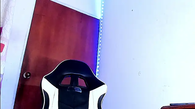 Snapshot of YeremiBrowm chatting on January 2025 09:41:01 PM YeremiBrowm online show from January 2025 09:41:01 PM