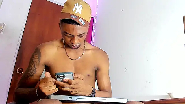 Snapshot of YeremiBrowm chatting on January 2025 12:04:01 AM YeremiBrowm online show from January 2025 12:04:01 AM