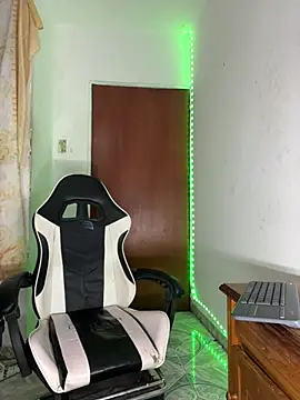 Snapshot of YeremiBrowm chatting on February 2025 12:00:02 AM YeremiBrowm online show from February 2025 12:00:02 AM