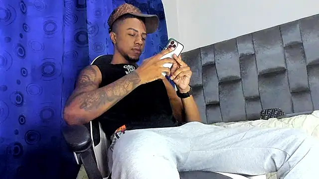 Snapshot of YeremiBrowm chatting on February 2025 08:13:01 PM YeremiBrowm online show from February 2025 08:13:01 PM