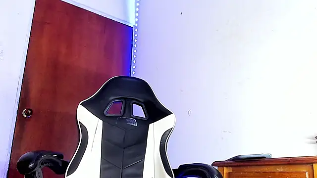 Snapshot of YeremiBrowm chatting on February 2025 08:20:02 PM YeremiBrowm online show from February 2025 08:20:02 PM