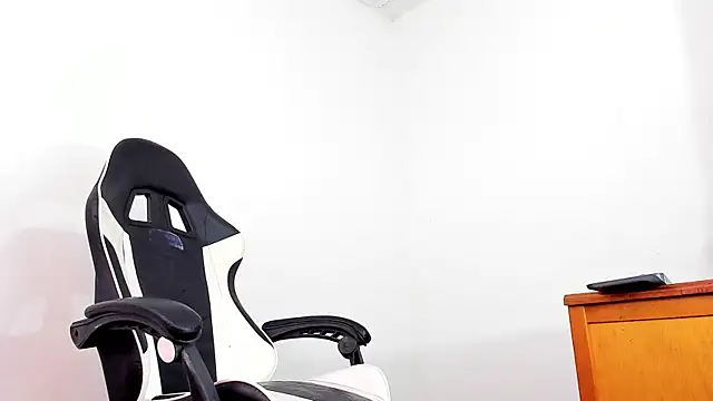 Snapshot of YeremiBrowm chatting on February 2025 08:15:01 PM YeremiBrowm online show from February 2025 08:15:01 PM