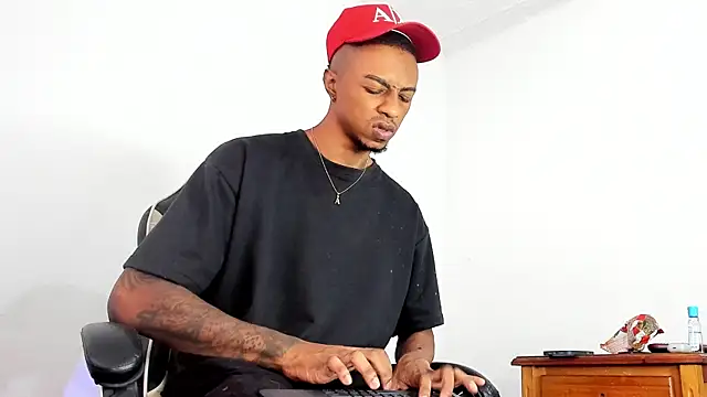 Snapshot of YeremiBrowm chatting on February 2025 08:36:01 PM YeremiBrowm online show from February 2025 08:36:01 PM