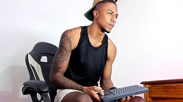 Snapshot of YeremiBrowm chatting on February 2025 11:26:01 PM YeremiBrowm online show from February 2025 11:26:01 PM