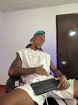 Snapshot of YeremiBrowm chatting on March 2025 03:51:02 PM YeremiBrowm online show from March 2025 03:51:02 PM