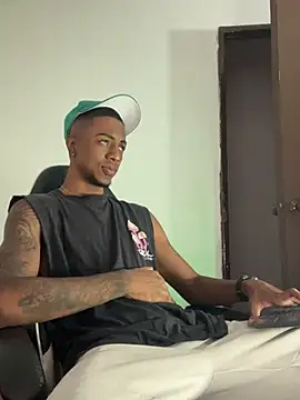 Snapshot of YeremiBrowm chatting on March 2025 08:34:01 PM YeremiBrowm online show from March 2025 08:34:01 PM