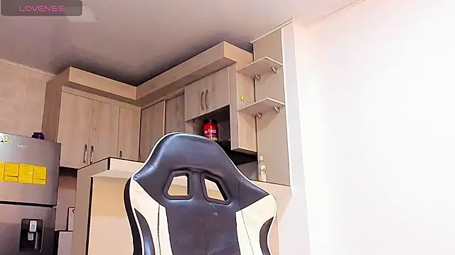 Snapshot of YeremiBrowm chatting on October 2025 08:07:01 PM YeremiBrowm online show from October 2025 08:07:01 PM